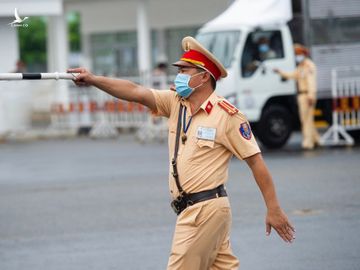 Chot chan cua ngo ra vao TP Da Nang anh 2