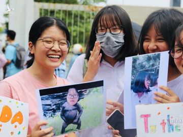 Cựu học sinh chuyên Anh: 'Tôi từng xé bìa sách để giấu tài liệu luyện thi'