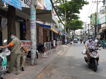 Quận Tân Phú: Phong tỏa, cách ly nhiều ngôi nhà trong đêm - ảnh 3