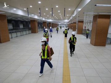 Ga Nhà hát Thành phố của tuyến metro số 1 đã thi công đạt khoảng 70 - 80% tiến độ, dự kiến hoàn thiện vào cuối năm 2020. /// Ảnh: Đậu Tiến Đạt