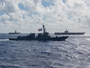 Hai nhóm tàu sân bay Mỹ diễn tập ở Biển Philippines hôm 23/6. Ảnh: US Navy.