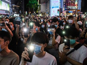 Người Hong Kong biểu tình phản đối luật an ninh hồi tháng 6. Ảnh: AFP.