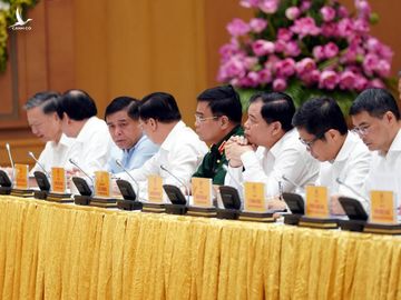 Khi Thủ tướng thúc giục 'Các đồng chí phải nóng ruột lên'