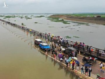 Lũ chồng lên lũ, kinh tế Trung Quốc mất trắng 'núi tiền'