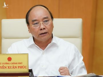Thủ tướng Nguyễn Xuân Phúc chủ trì họp Thường trực Chính phủ về phòng chống Covid-19. Ảnh: Quang Hiếu