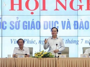 Bộ trưởng Phùng Xuân Nhạ: Lạm dụng giấy khen dẫn đến 'tác dụng ngược'