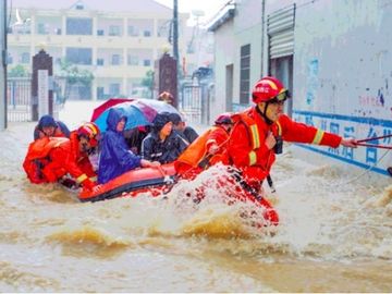 Trung Quốc liên tiếp nâng báo động lũ, hàng triệu người khốn khổ