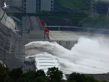 Lưu lượng Trường Giang đang gấp ngàn lần sông Sài Gòn, Trung Quốc phát cảnh báo hồng thủy số 1 - Ảnh 1.