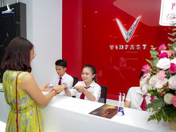 vinfast lap ky luc khai truong 27 showroom trong mot ngay hinh 6