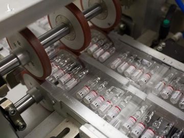 Nga dự kiến sản xuất 6 triệu liều vaccine COVID-19 mỗi tháng - 1