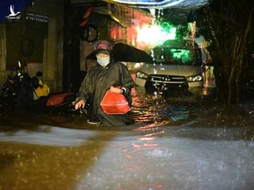 Đêm qua, TP.HCM hứng trận mưa to kỷ lục chưa từng có trong lịch sử - ảnh 3