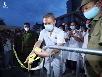 Bệnh viện E dỡ bỏ phong tỏa, tiếp tục đón bệnh nhân - 2