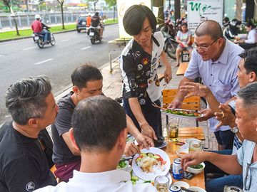 Lao động du lịch đua... bán hàng online - Ảnh 2.