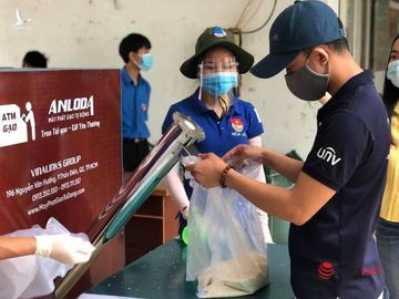 ATM gạo san sẻ khó khăn với hàng nghìn người nghèo, sinh viên ở Đà Nẵng