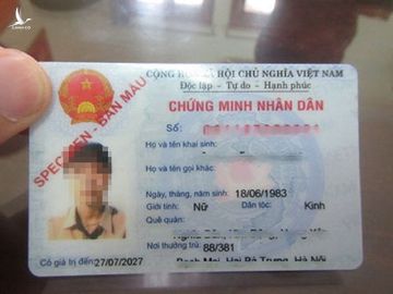 Dù có thẻ CCCD mẫu mới thì thẻ CCCD và CMND 12 số vẫn có giá trị sử dụng /// Ảnh: Thái Sơn