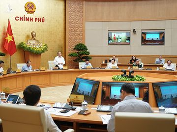 Thủ tướng: Dịch Covid-19 cơ bản trong tầm kiểm soát, hạn chế giãn cách tràn lan