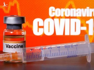 Một ống tiêm và lọ dán nhãn vaccine dành cho Covid-19 trong hình ảnh minh hoạ được chụp hôm 10/4. Ảnh: Reuters.