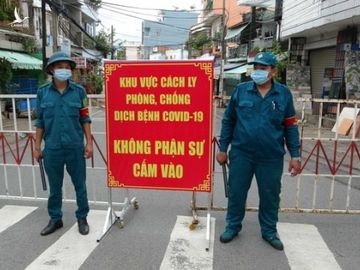 TP.Biên Hòa cách ly nhà số 14 đường Hồ Văn Đại, nơi vợ chồng bác sĩ L.Đ.N sinh sống /// Ảnh: Lê Lâm