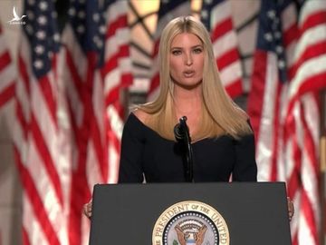 Ivanka Trump, con gái lớn kiêm cố vấn cấp cao của Tổng thống Mỹ Donald Trump, phát biểu tại Nhà Trắng hôm 27/8. Ảnh: ABC.