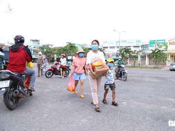 Trong tâm dịch, người Đà Nẵng sẻ chia với đồng bào Cơ Tu đang gặp khó - Ảnh 2.