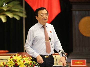 Giám đốc Sở bị phê bình nghiêm khắc sau vụ đi học tập nước ngoài - 1 Giám đốc Sở bị phê bình nghiêm khắc sau vụ đi học tập nước ngoài - 1