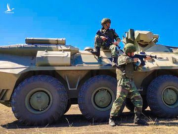 QĐ Việt Nam làm quen với thiết giáp BTR-82A và lần đầu dùng súng AK-12 mới nhất của Nga - Ảnh 5.