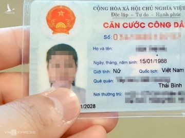 Thẻ căn cước công dân hiện nay được thiết kế bằng thẻ nhựa có chứa khoảng 20 thông tin. Ảnh: Phương Sơn