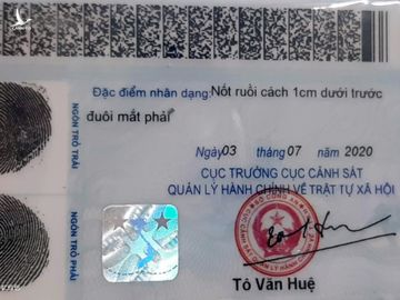 Mặt sau của thẻ căn cước hiện nay được gắn mã vạch. Ảnh: Bá Đô