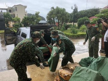 Các chiến sỹ trẻ tham gia ngăn chặn hàng lậu trên tuyến biên giới Lạng Sơn Ảnh: Duy Chiến