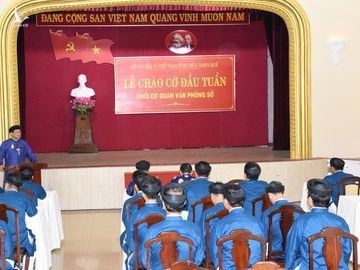 Lãnh đạo ngành văn hóa lên tiếng chuyện nam công chức mang áo dài ngũ thân đến công sở - Ảnh 7.