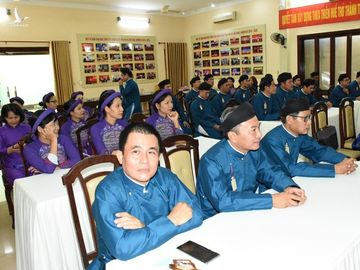 Lãnh đạo ngành văn hóa lên tiếng chuyện nam công chức mang áo dài ngũ thân đến công sở - Ảnh 5.