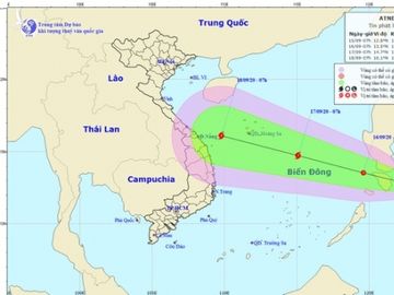 Áp thấp nhiệt đới gần Biển Đông có khả năng mạnh thành bão - 1