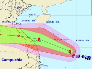 Bão tăng tốc hướng vào miền Trung, gió giật cấp 12 - Ảnh 2.