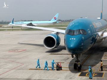 Chuyến bay quốc tế thường lệ đầu tiên chở khách từ Hàn Quốc về Việt Nam - Ảnh 1.