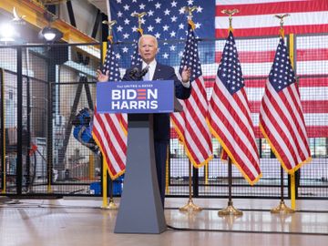 Ứng viên Dân chủ Joe Biden phát biểu tại thành phố Pittsburgh, bang Pennsylvania tuần trước. Ảnh: NYTimes.