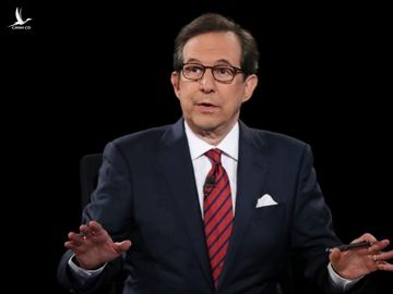 Chris Wallace điều hành cuộc tranh luận thứ ba giữa Trump và Clinton tại Las Vegas tháng 10/2016. Ảnh: AP.