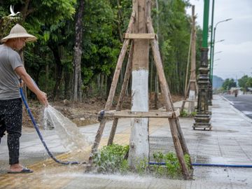 Can canh tuyen duong vao khu di tich Yen Tu anh 11