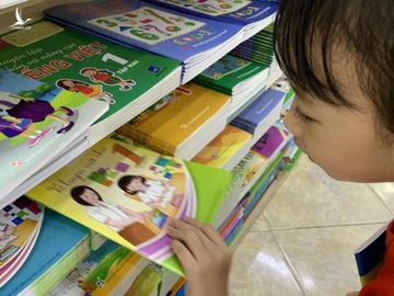 Bộ GD-ĐT yêu cầu các địa phương tiến hành thanh tra việc mua sắm sách và tài liệu tham khảo trong các trường /// Ảnh Ngọc Thắng