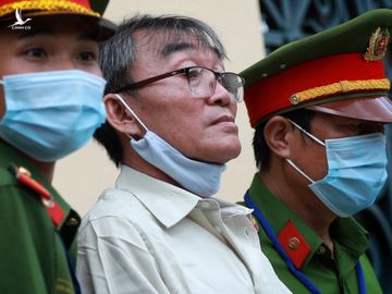 Bị cáo Nguyễn Khanh sau phiên xử trưa 21/9. Ảnh: Hữu Khoa.