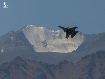 Tiêm kích Ấn Độ tuần tra khu vực Ladakh hôm 14/9. Ảnh: Reuters.