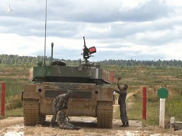 Lính Trung Quốc ngã ngửa trong trận đua tăng