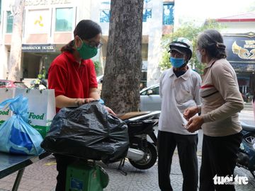 Mang chai nhựa đến đổi gạo miễn phí ở TP.HCM - Ảnh 5.