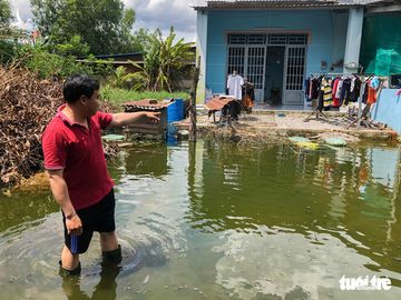 Ngập gì mà ngập hơn nửa tháng, dân Xuân Thới Đông có người đi nơi khác ở tạm - Ảnh 2.