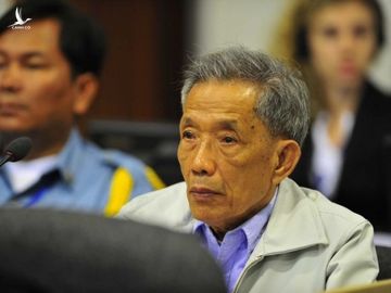 Cai ngục khét tiếng thời Khmer Đỏ qua đời ở tuổi 77 - Ảnh 1.