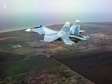 Máy bay Su-30 của Nga đâm xuống rừng - 1