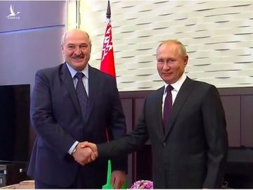 Tổng thống Putin “quăng dây cứu đắm” cho lãnh đạo Belarus