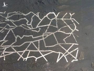  Google Earth phát hiện bí mật quân sự Trung Quốc muốn che giấu ở sa mạc Gobi? - Ảnh 3.