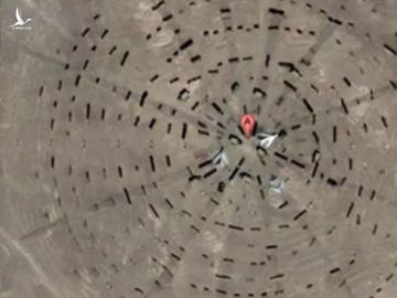  Google Earth phát hiện bí mật quân sự Trung Quốc muốn che giấu ở sa mạc Gobi? - Ảnh 2.