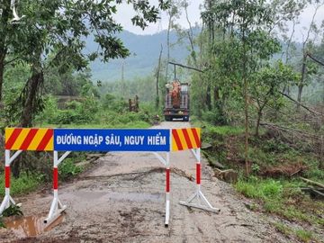 Nhà chức trách dựng rào chắn đường vào khu vực thủy điện Rào Trăng 3. Ảnh: Đắc Thành