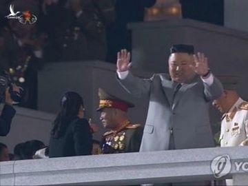 Duyệt binh, ông Kim Jong-un thề tăng cường “răn đe chiến tranh” - Ảnh 1.